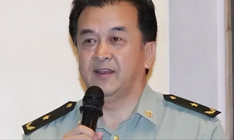 黄宏现状：住北京普通小区，闲时照顾外孙女，65岁走路需要人搀扶