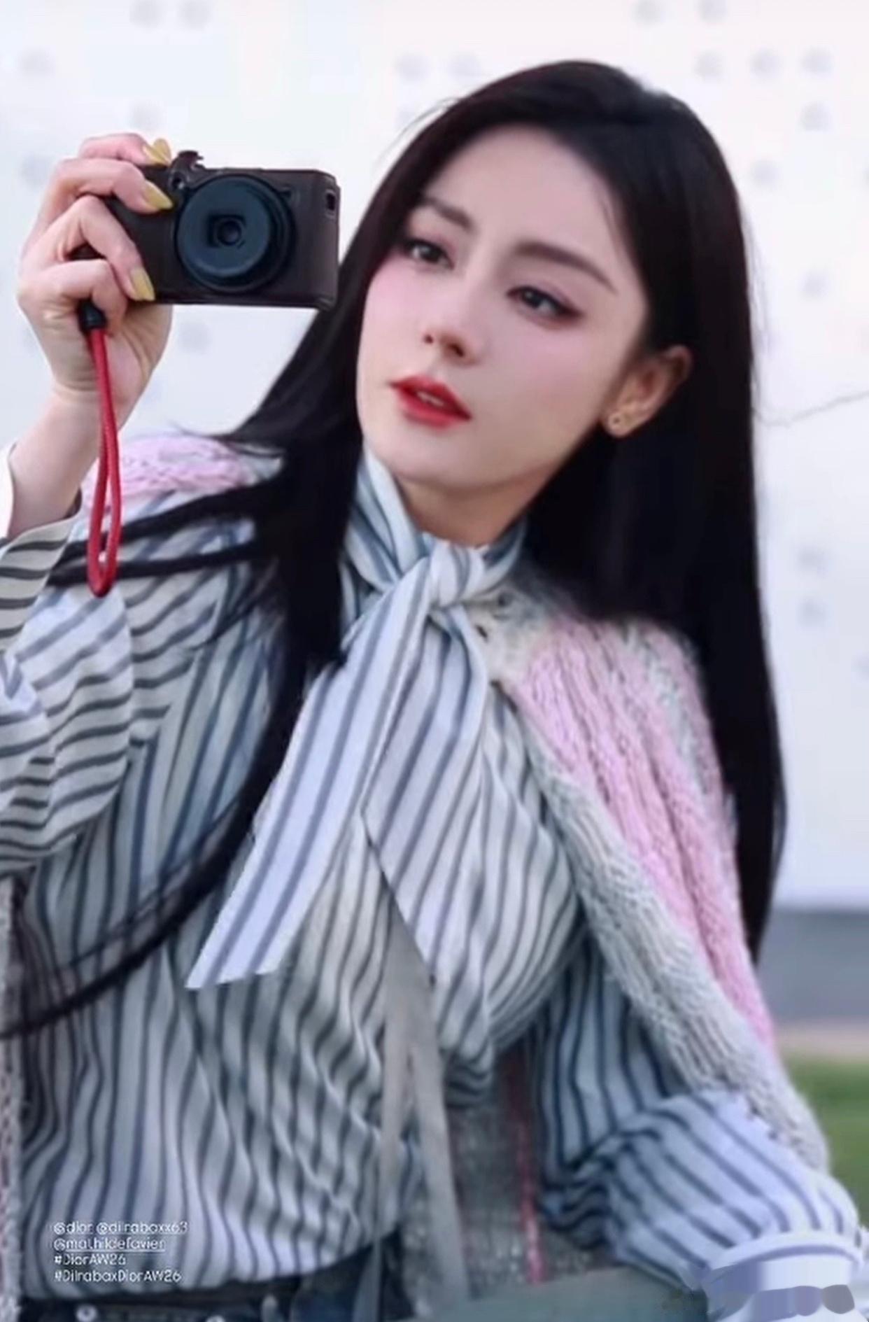 迪丽热巴亲笔报平安，风波后的温暖致意