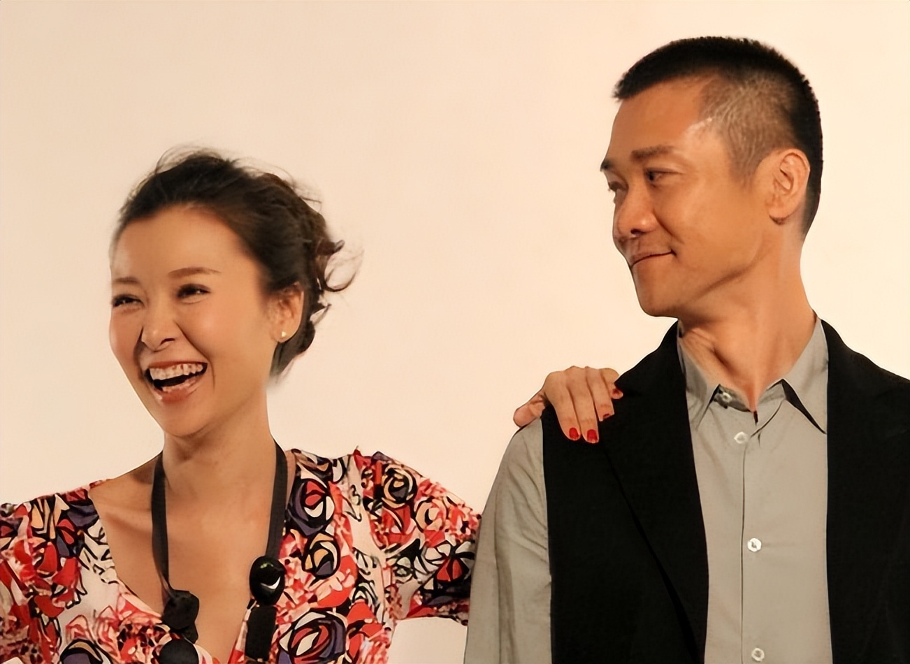 人前光鲜人后心酸！经历多段感情的柯蓝，如今53岁依旧孑然一身