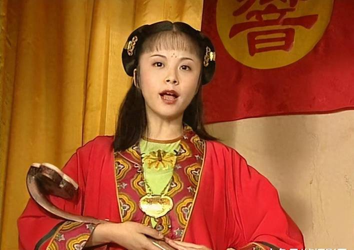 倒追大23岁男友，却又亲手把对方“逼走”，如今46岁胖到不敢认
