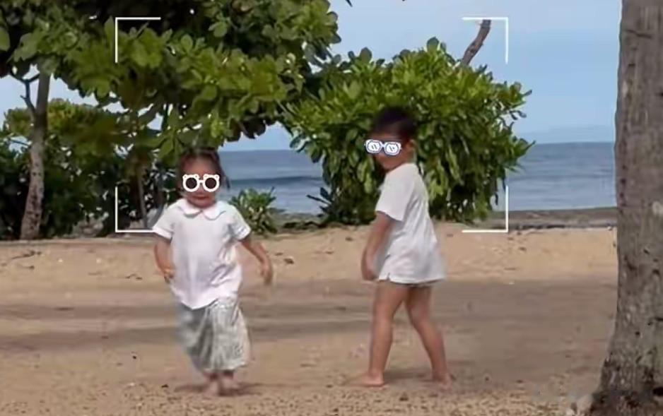 苗苗终于晒三胎，母女四个坐一起，小女儿露脸颜值比哥姐都高