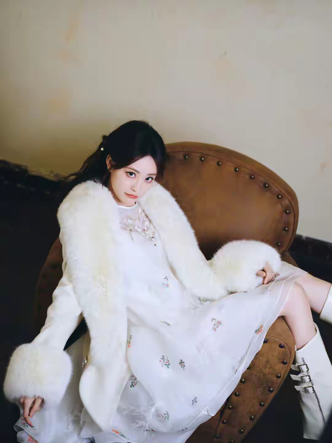 吴宣仪 碎花纱裙藏温柔,软萌感美到犯规!