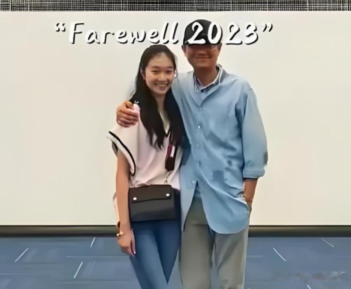 文章和女儿假期聚餐，17岁文君竹化淡妆好甜美，越长越像马伊琍