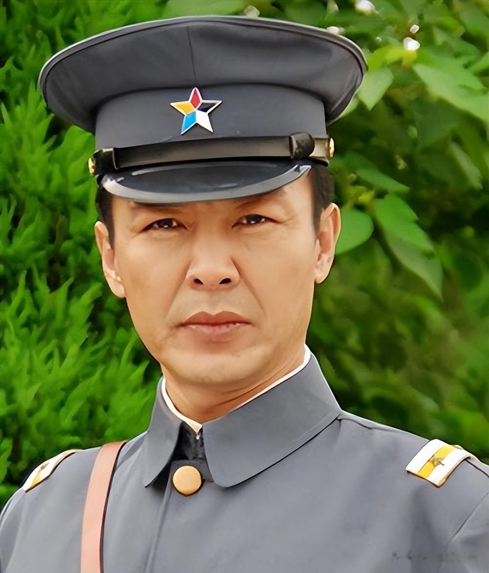 没想到他俩是父子，父亲是老戏骨，儿子与李健合唱，是父亲的骄傲