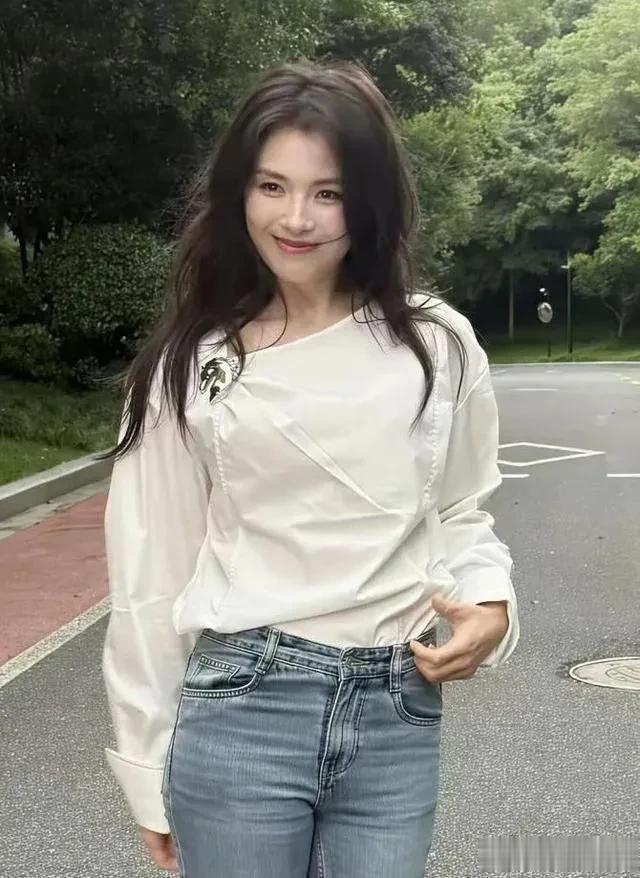刘涛不愧是公认的“国民媳妇”，这种温婉端庄的气质谁不想娶回家