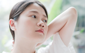 我最疼爱的小徒弟趁我闭关下山认亲却尸骨无存，于是我拿着承载她全家家运的木牌出关，当着他们的面亲手捏碎