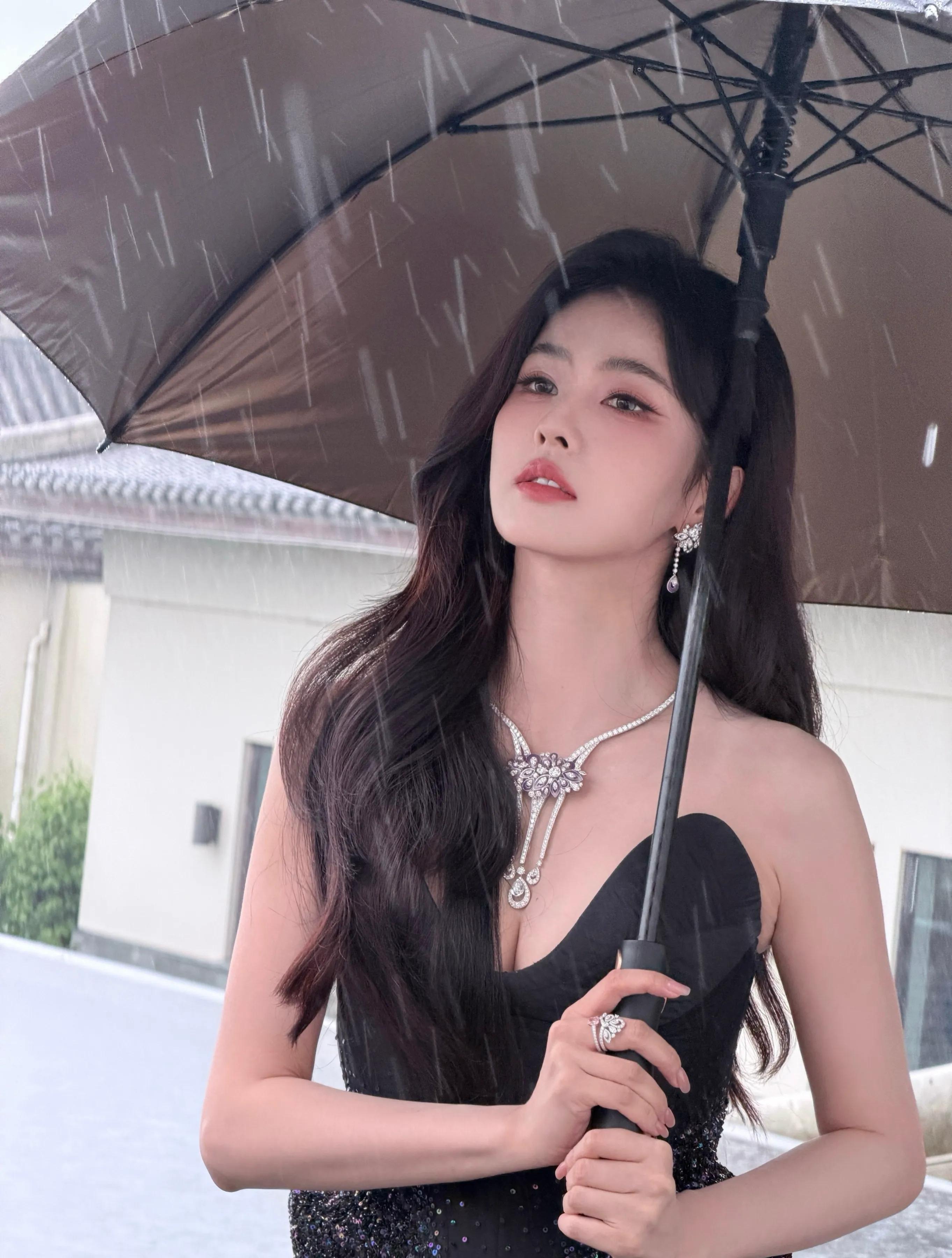 白鹿最近身材突然变好了