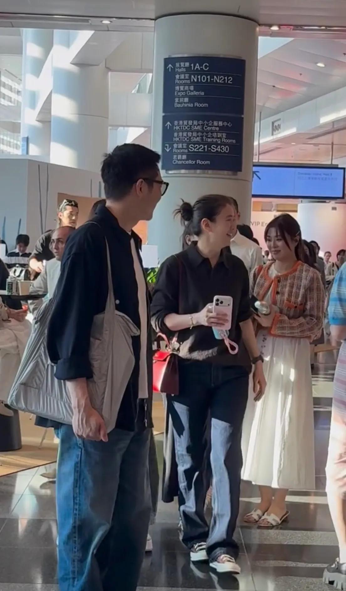 邓文迪戴黄金手镯看展，林志玲穿红裙漂亮，章泽天素颜很青春！