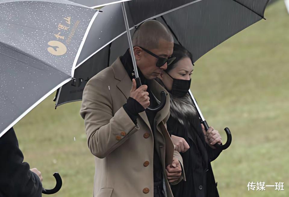 撕碎大S走后深情人设、最不给她体面的，恰好是她的男人和家人