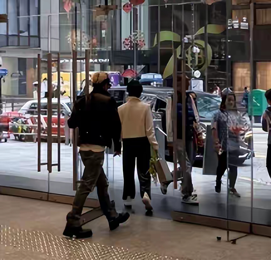 46岁谢霆锋与陈坤亮相，一个脸垮一个臃肿，骨相和皮相差距明显