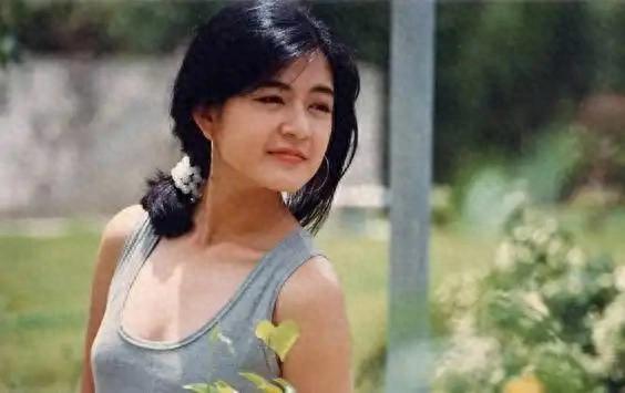 她与前男友分开后，43岁高龄产子，如今成人生赢家