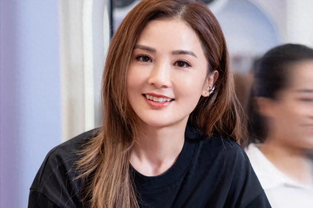 阿sa官宣恋情后，恶心一幕出现，男方被扒底朝天，王子文也被牵连