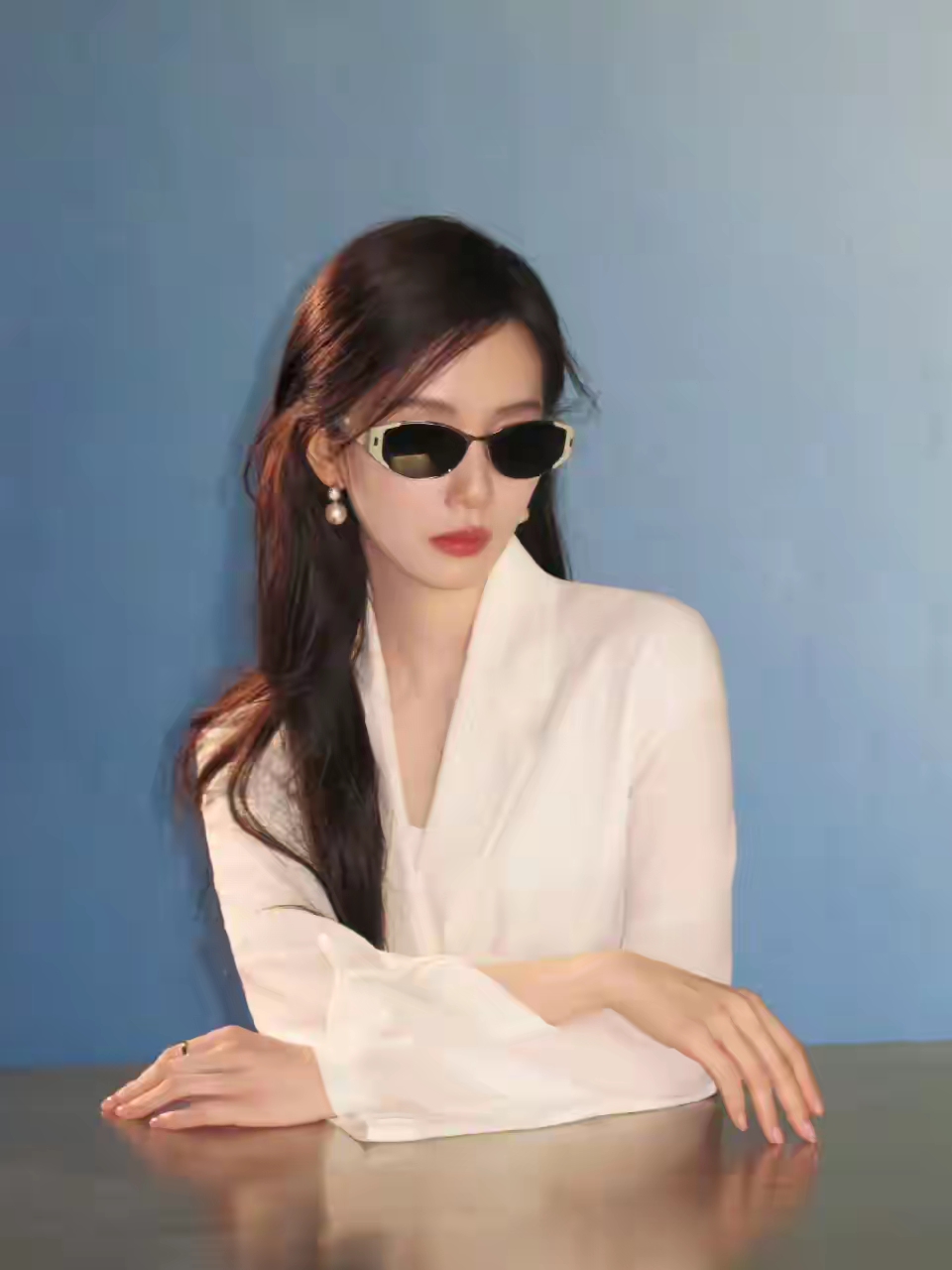 刘诗诗妇女节写真，真是明媚贵气人的大女主