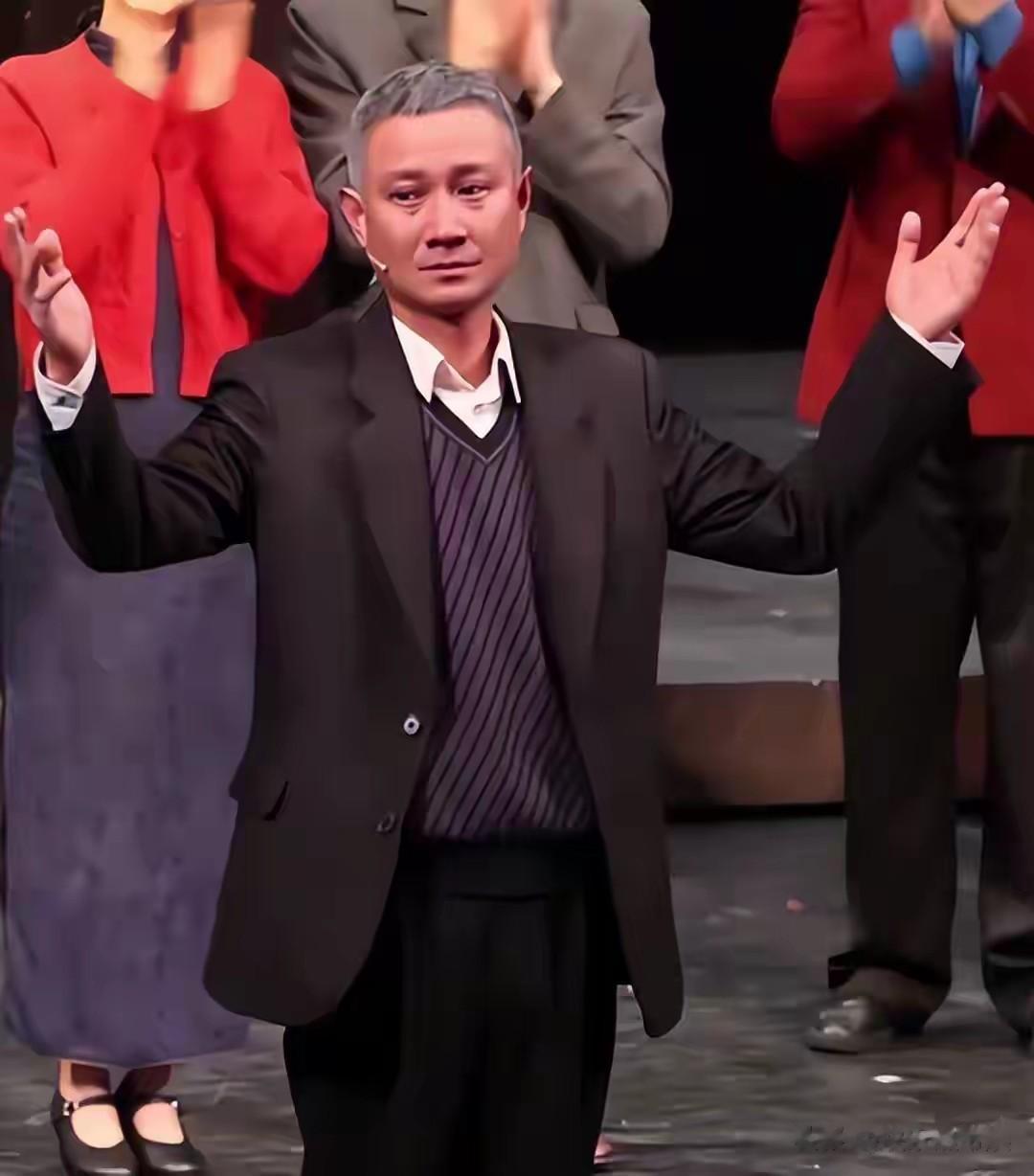 网友偶遇文章，热情与粉丝打招呼没架子，42岁身材保养的不错
