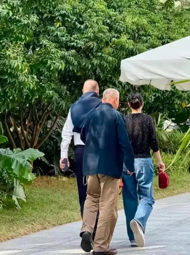74岁陈凯歌在三亚豪宅过年，屋内一尘不染，没有多余花哨的摆件