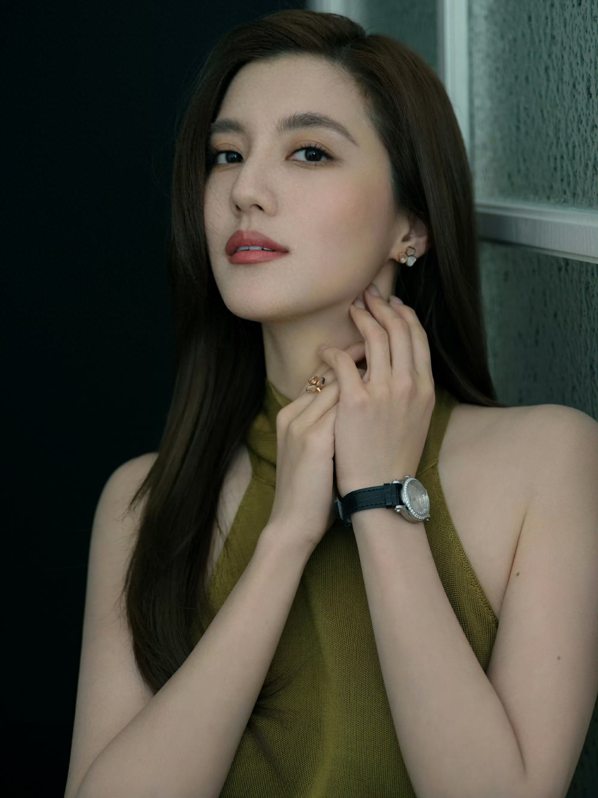 吴千语绿色挂颈连衣裙