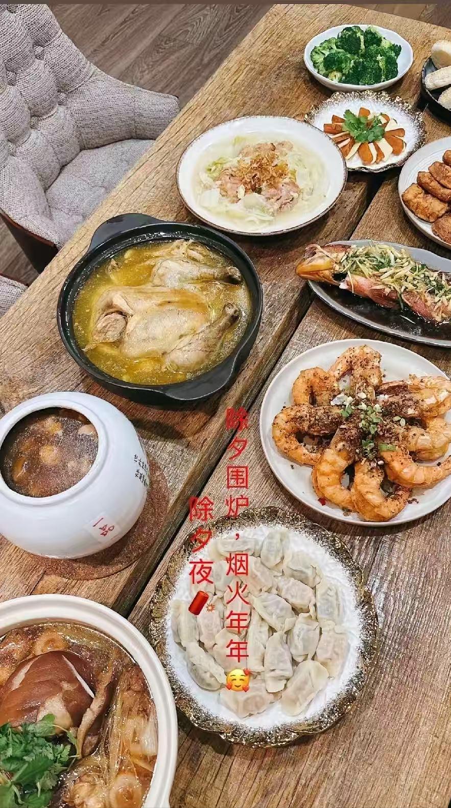 汪小菲晒年夜饭！丈母娘做了一大桌，给小玥儿和箖箖都做了爱吃的