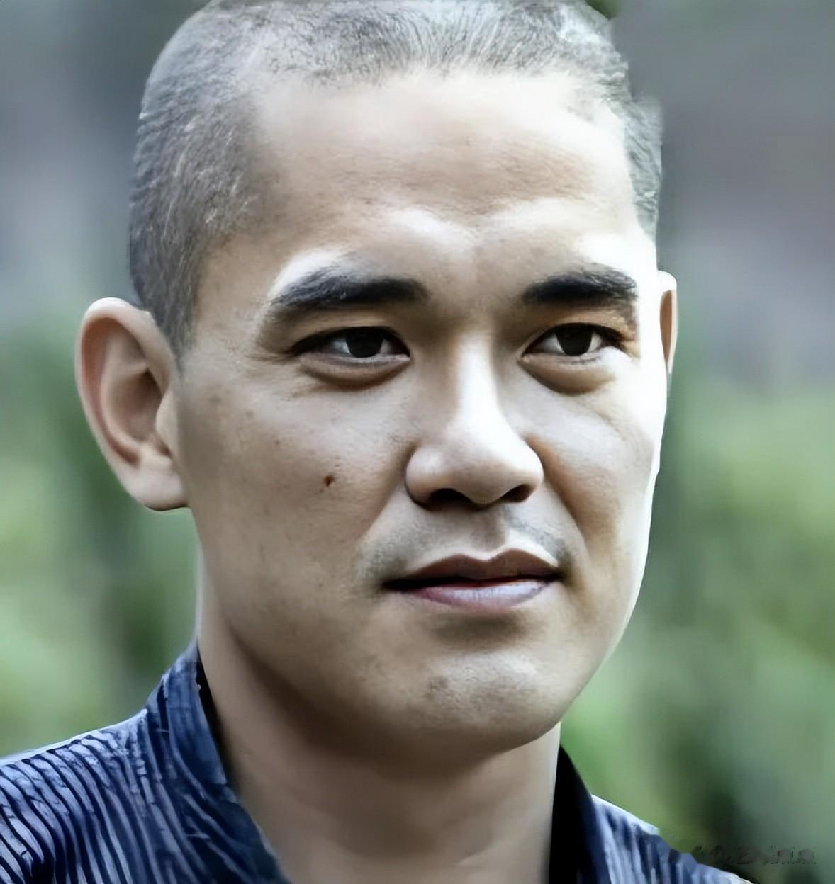 八十年代末,3部现象级电视剧播出,3位男星爆红,他演的还是反1号