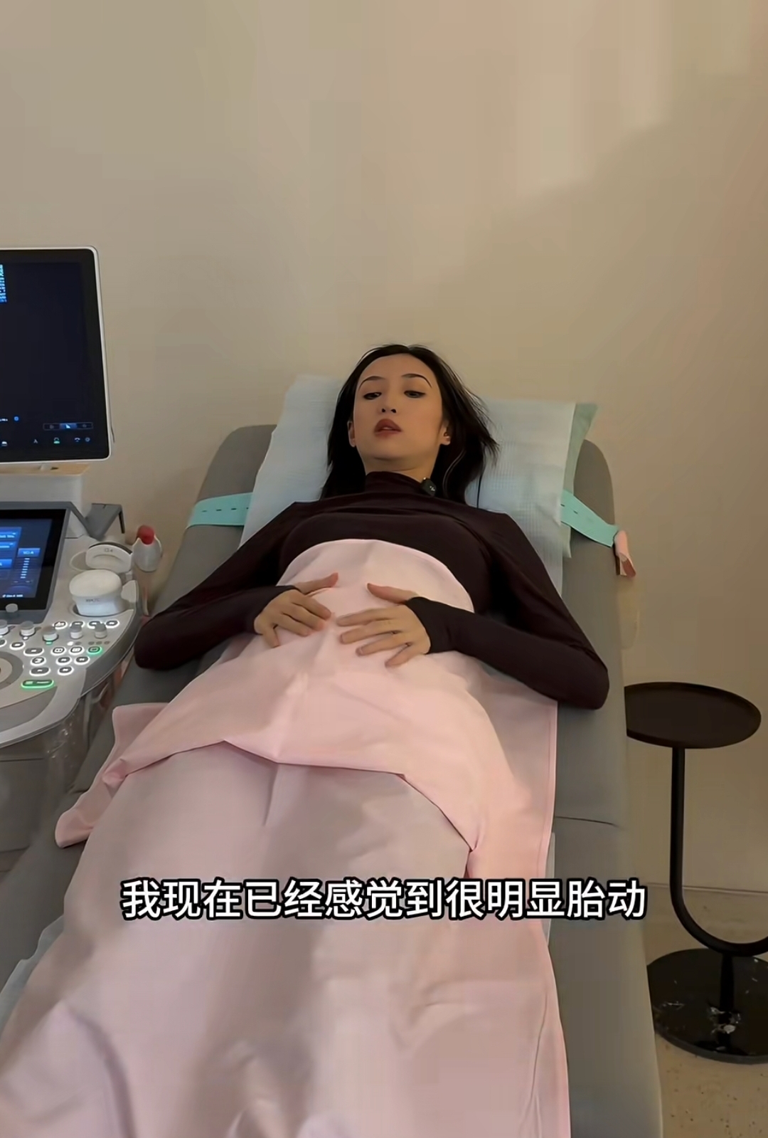 四少汪雨陪老婆产检，订15万上海高级私立医院，给老婆花钱很舍得