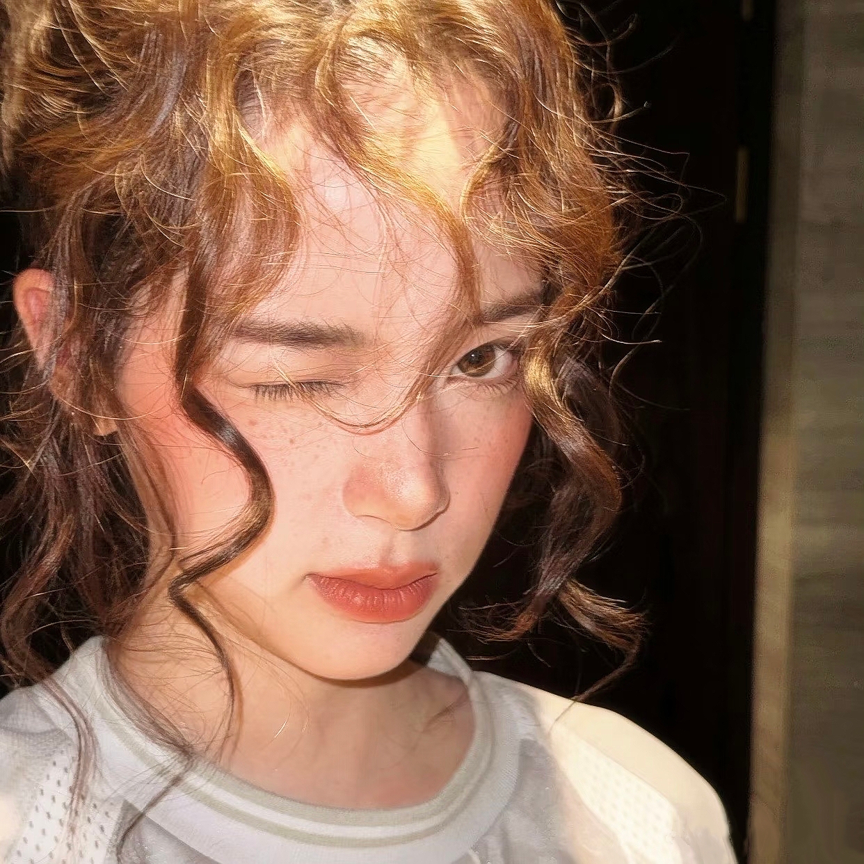 独一份的明媚少女：欧阳娜娜式游客照才是我想要的