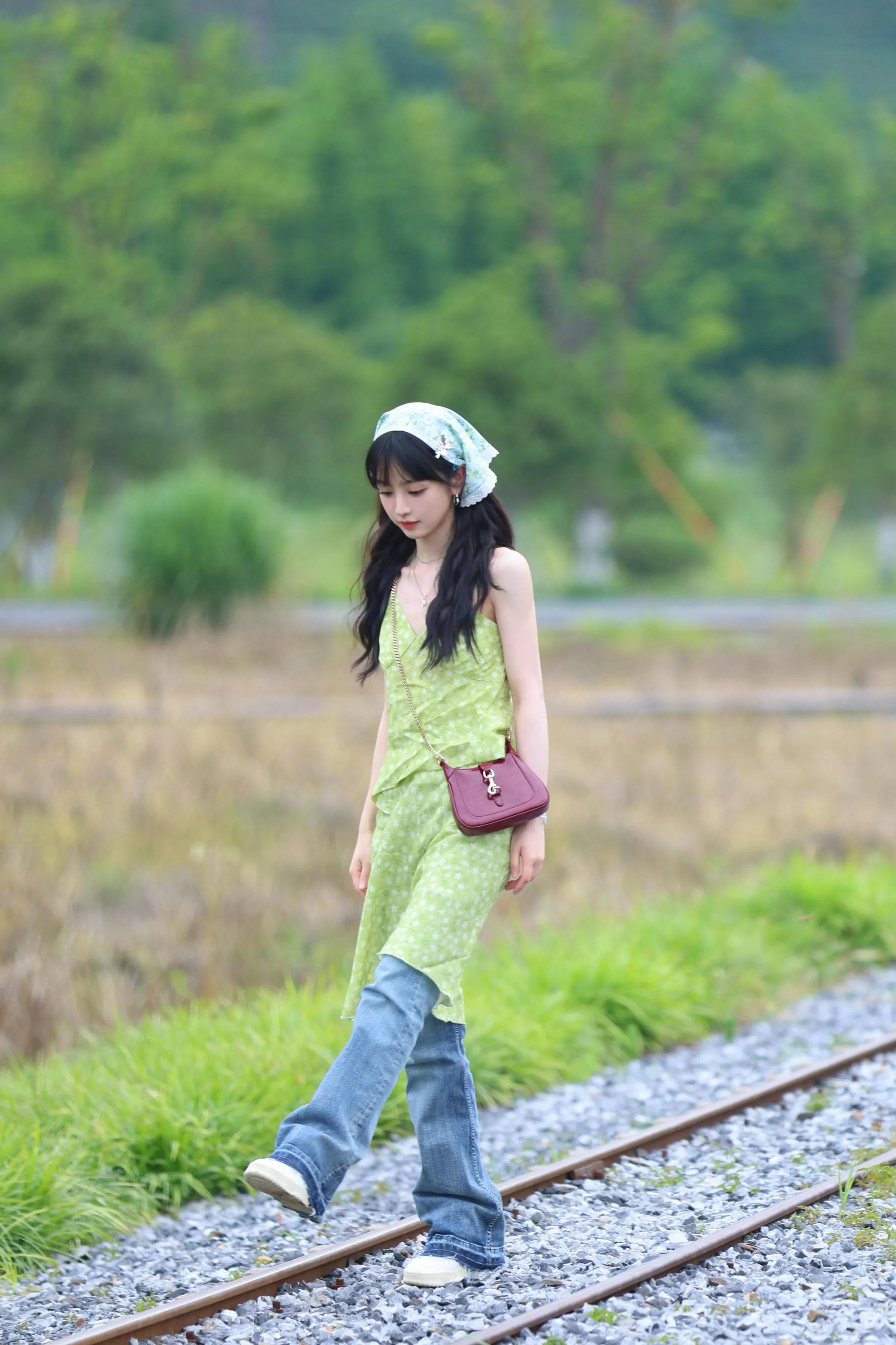 夏日青苹果绿——田曦薇