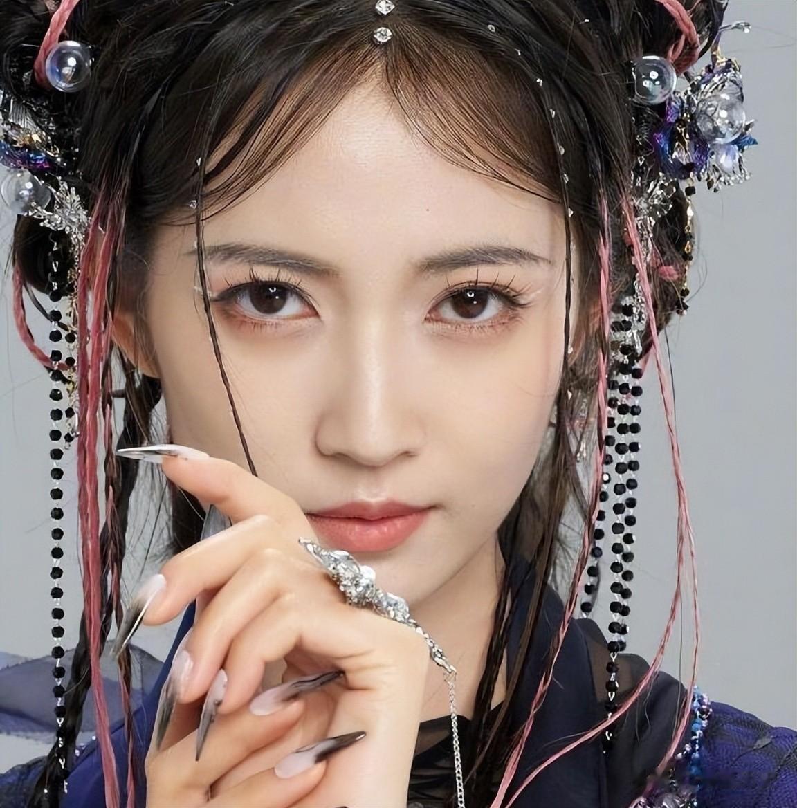 这一次,“过气演员”的残酷真相,在陈钰琪身上展现得淋漓尽致