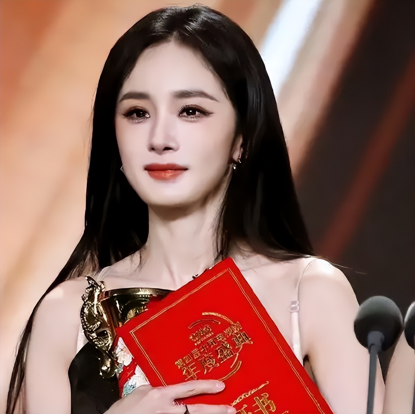 85花格局又变了！3人上桌、2人下桌，杨幂尴尬，赵丽颖赢麻了