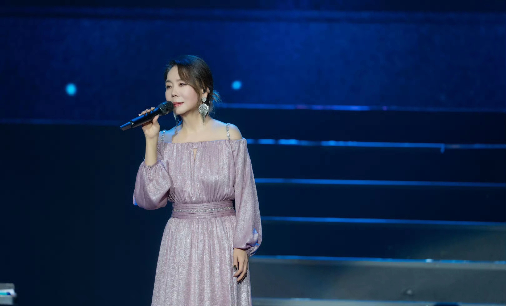 辛晓琪：与初恋丈夫分开后，又爱上小20岁男友了