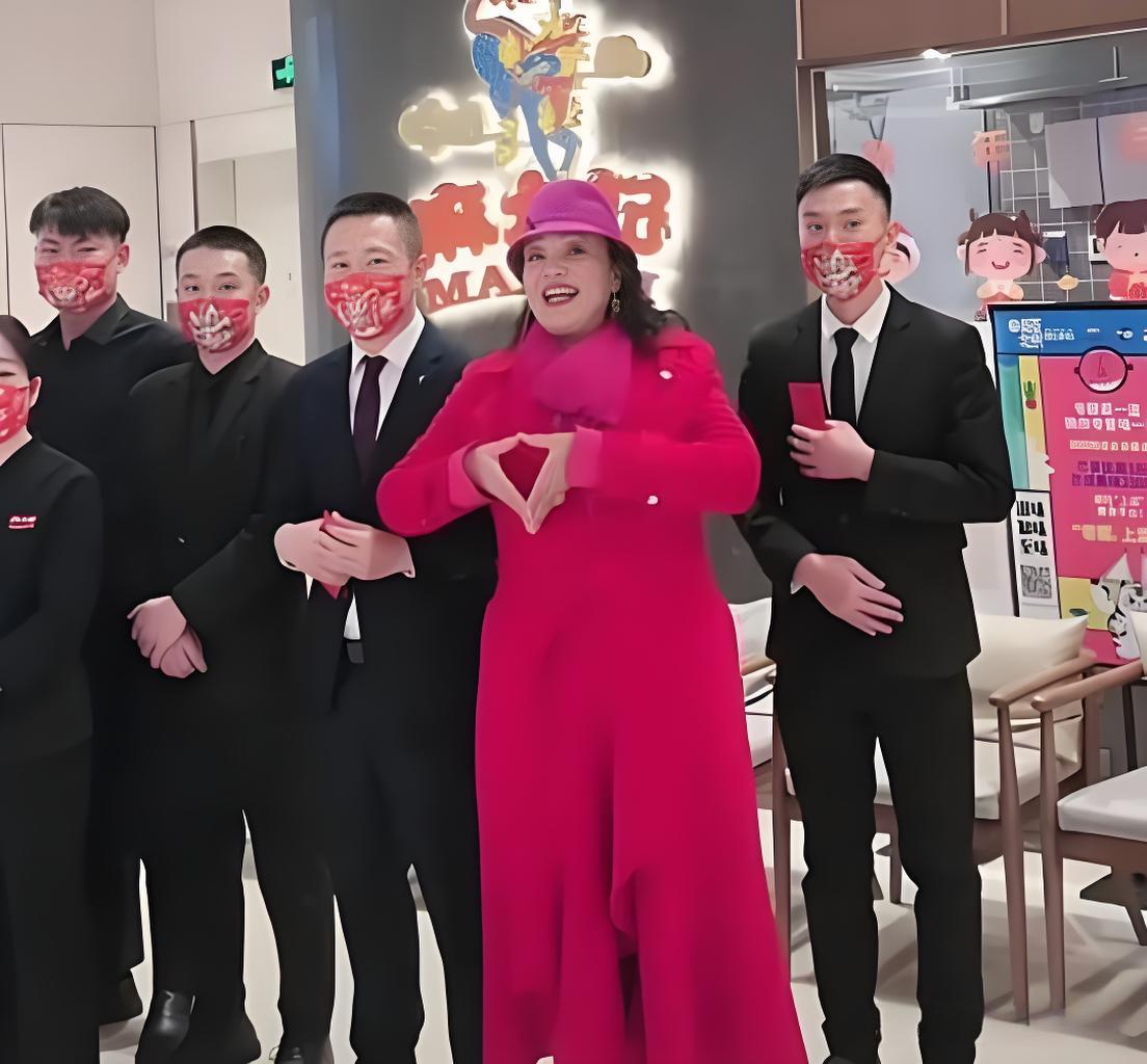 女强人张兰眼含热泪恳求解封，反复强调企业活下来才是硬道理