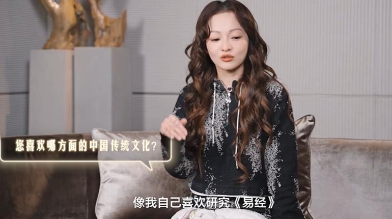 张韶涵的央媒专访“火了”，释放3大信号，给所有港台明星提了醒