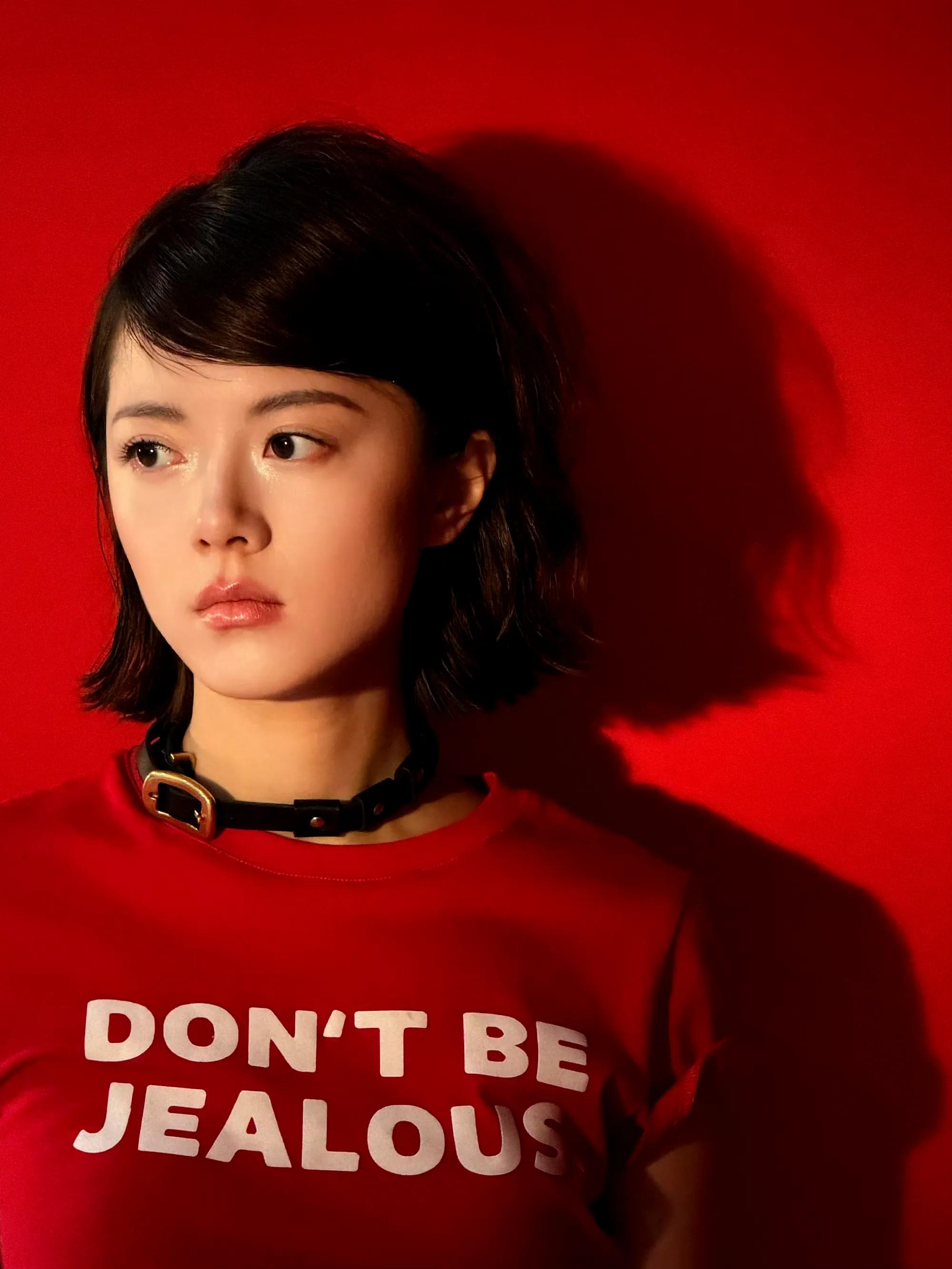 赵今麦V中文版二月刊封面，写真美图