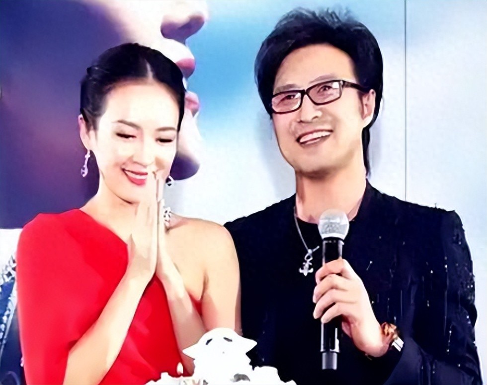 汪峰做梦也没想到，抚养权变更后，女儿醒醒竟成章子怡的“靠山”