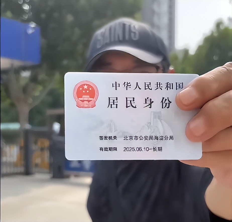 官媒发文，高调官宣水均益新身份，移民海外传闻去年早真相大白