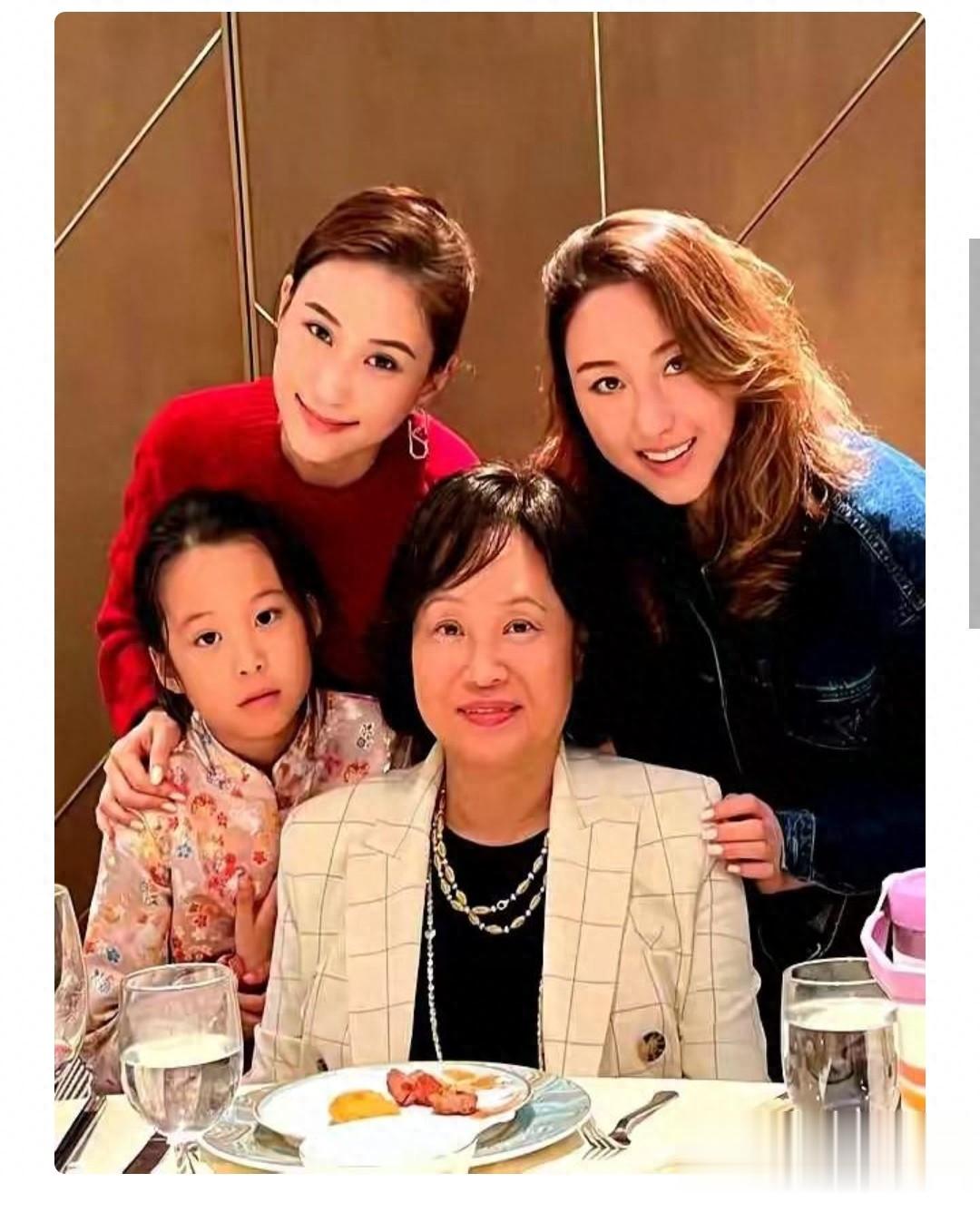 何超莲小腹藏不住了！窦骁要当爸了？