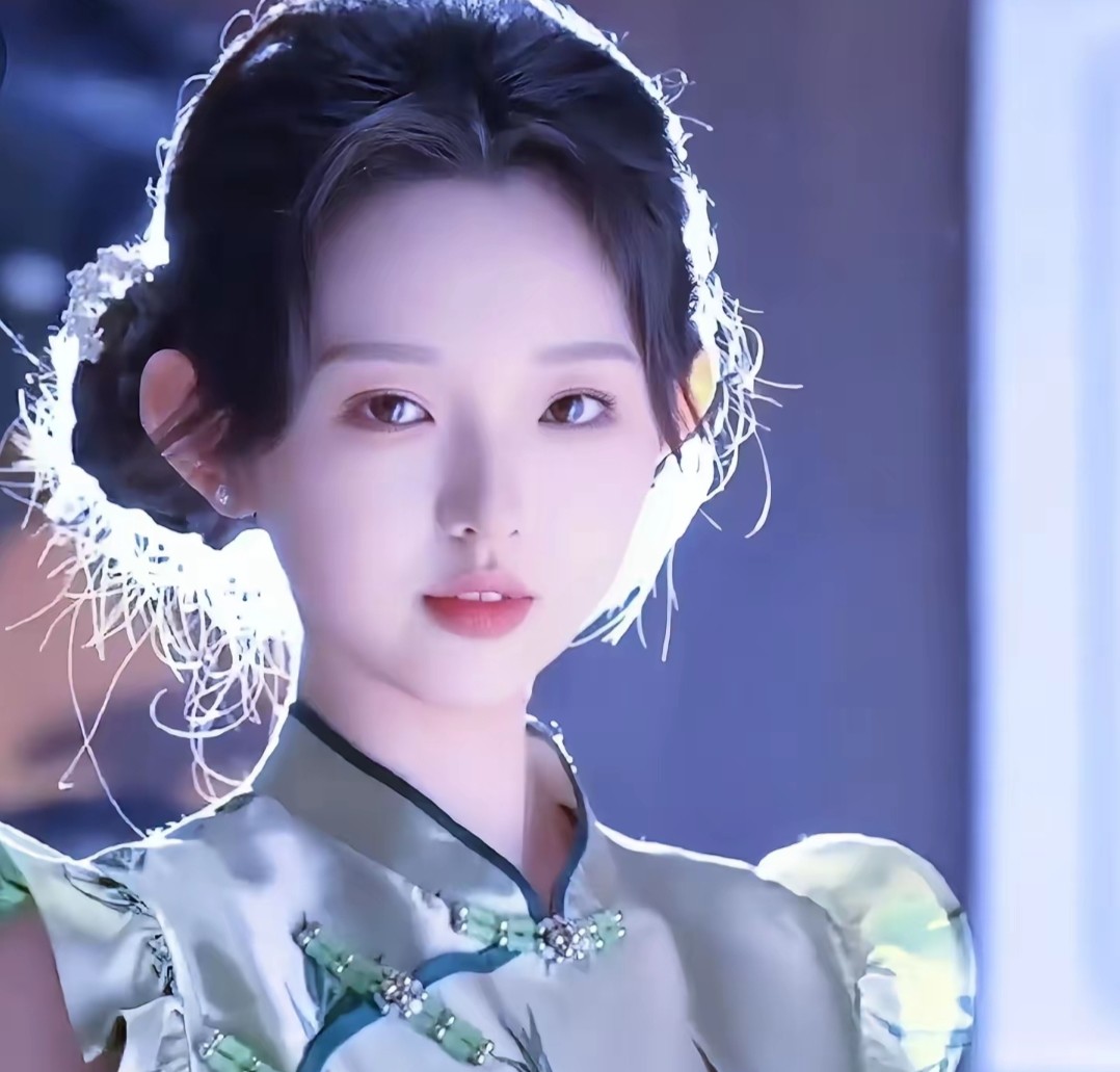 这竟是同一个人！当短剧女演员真实颜值曝光，离开滤镜后判若两人