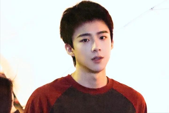 一人毁掉整部剧！《玫瑰丛生》中的 “戏混子”，看他演戏太别扭