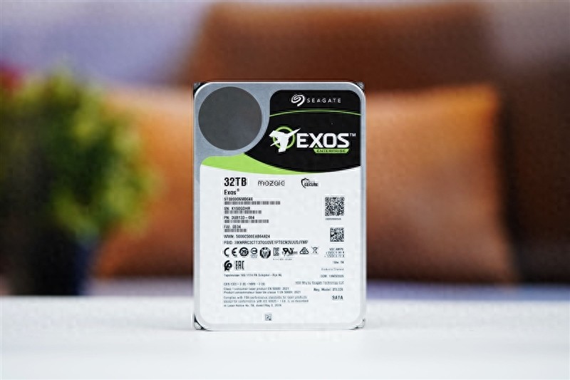 希捷銀河Exos 32TB評測：機械硬盤巔峰！容量速度可靠性都無可挑剔