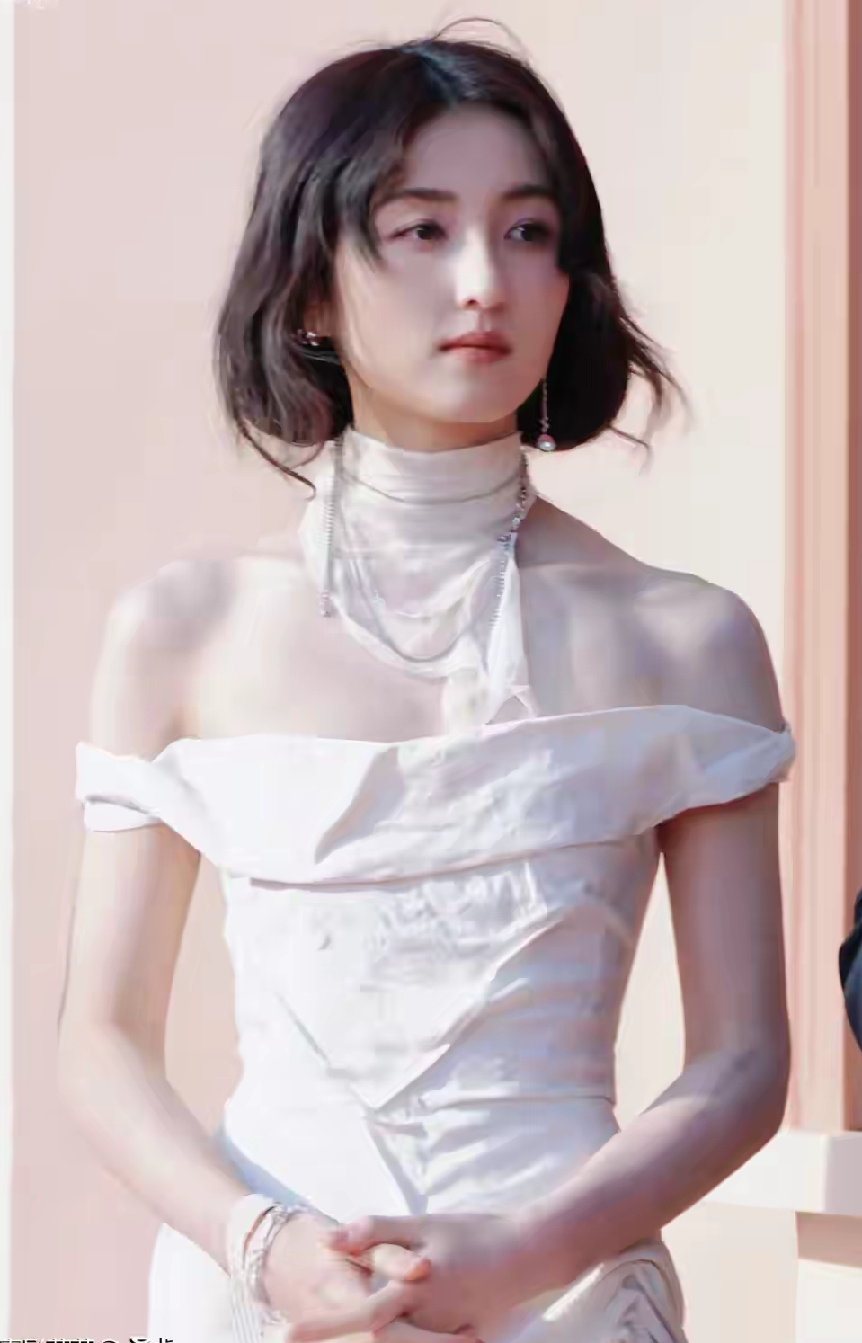 这一夜北京妖艳四射的辛芷蕾和娜扎，却败给了全裹出镜的章子怡