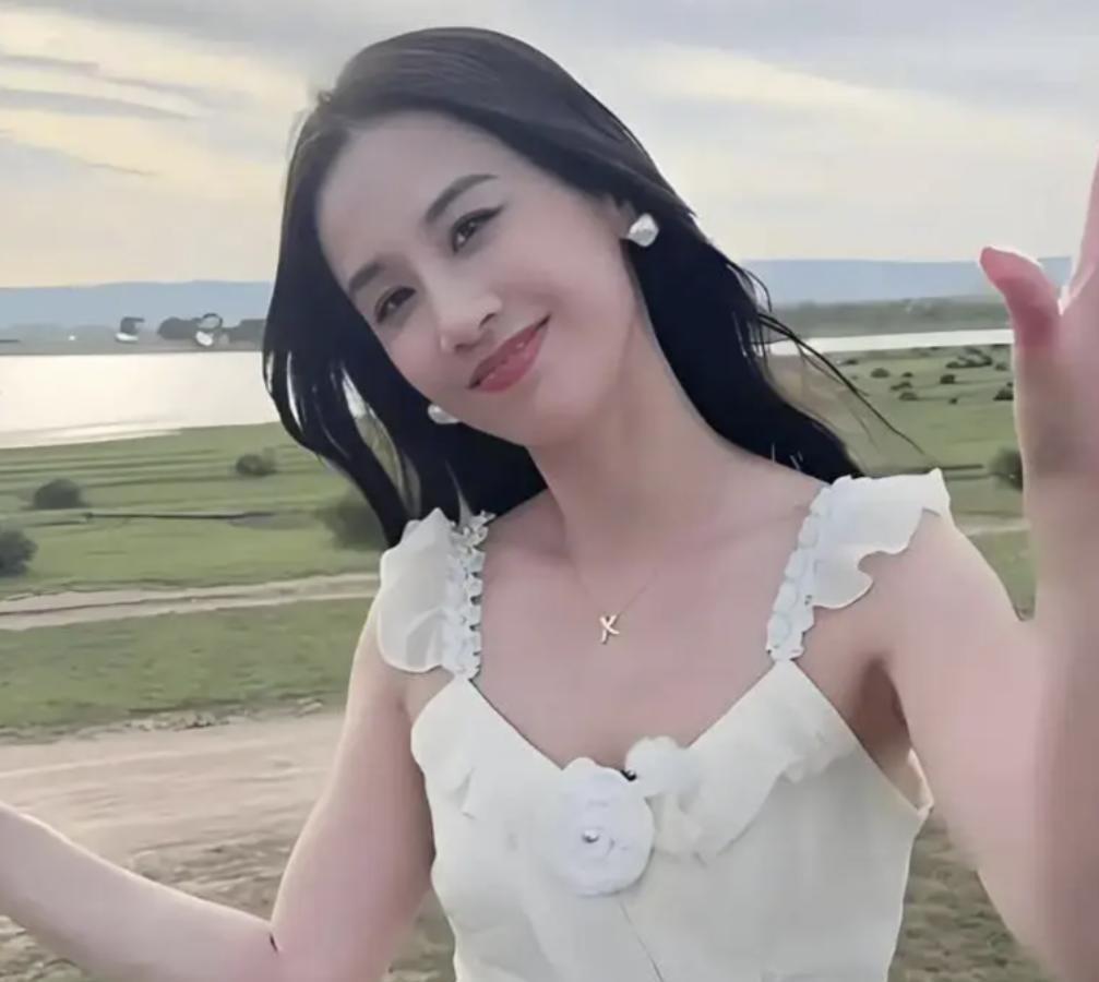 离婚才1年多，杨子母亲的态度大变，才知黄圣依的决定有多正确