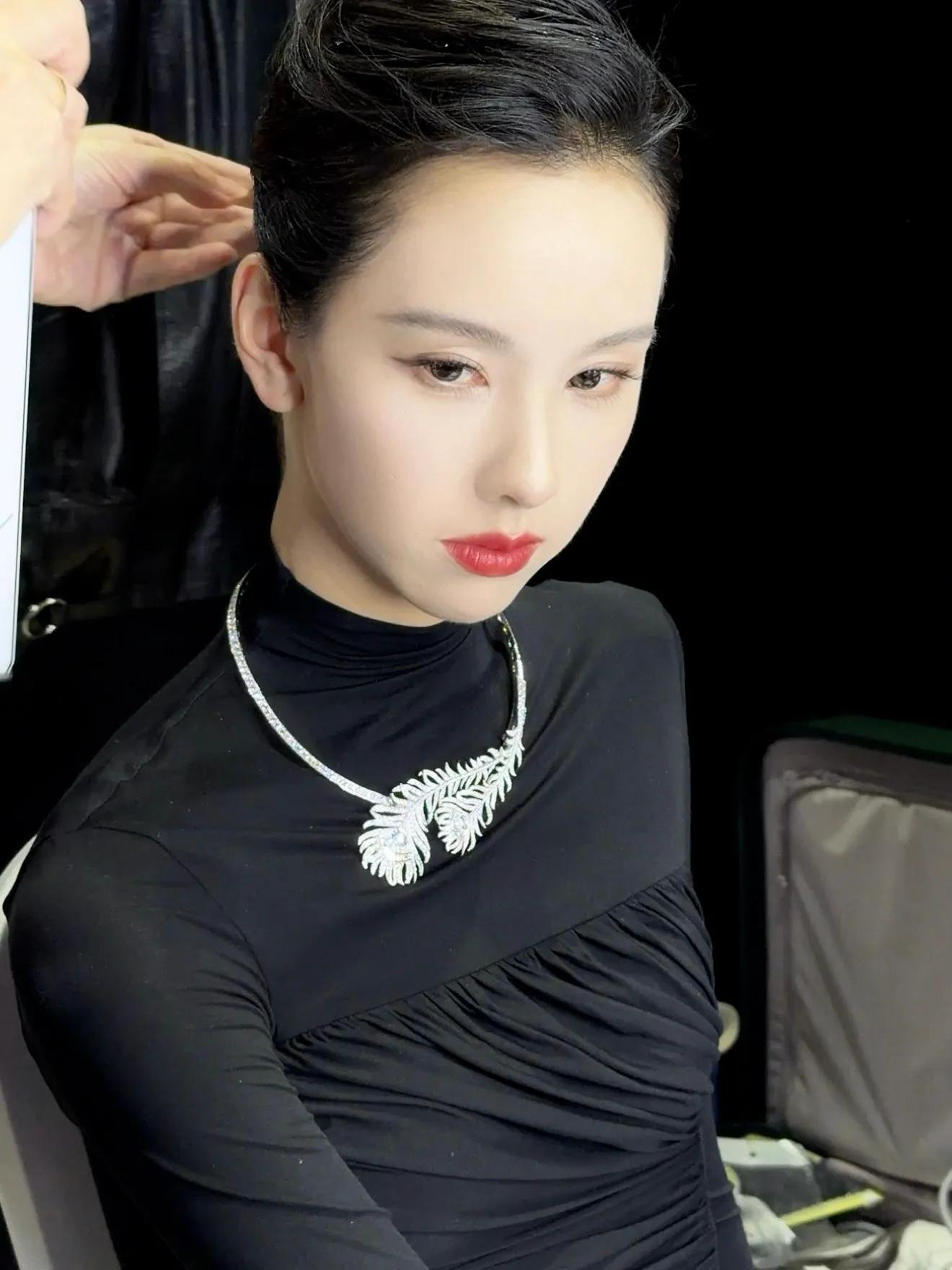 陈都灵，好漂亮的一颗头。