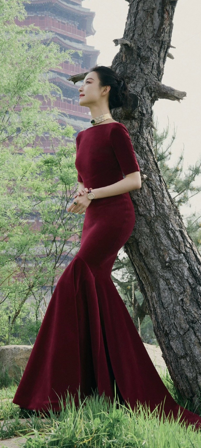 倪妮签名时的一句话，暴露了她的真实人品！