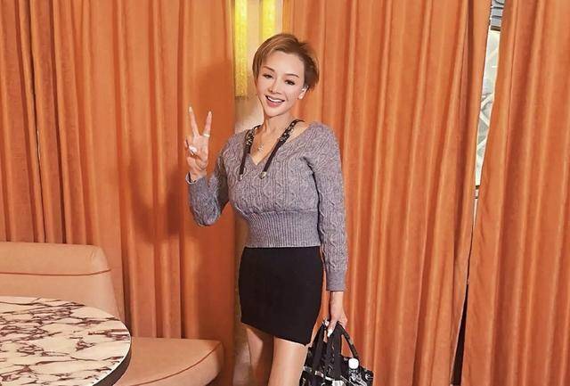 香港知名女星头重脚轻，身材比例失调，复出后拒绝再有性感演出