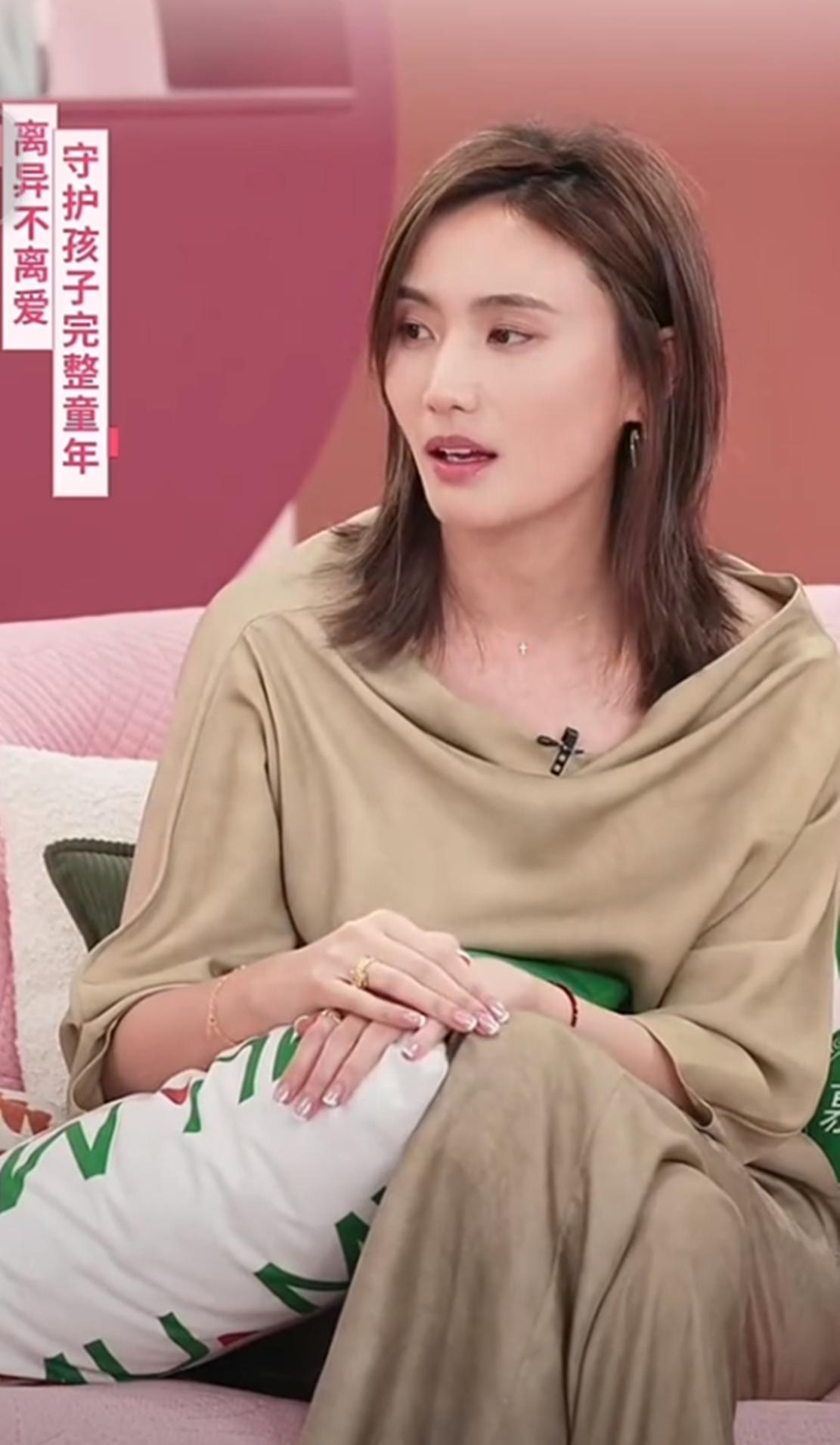 海哈金喜首谈家里不撤走李亚鹏照片原因，两人复婚可能性极低！