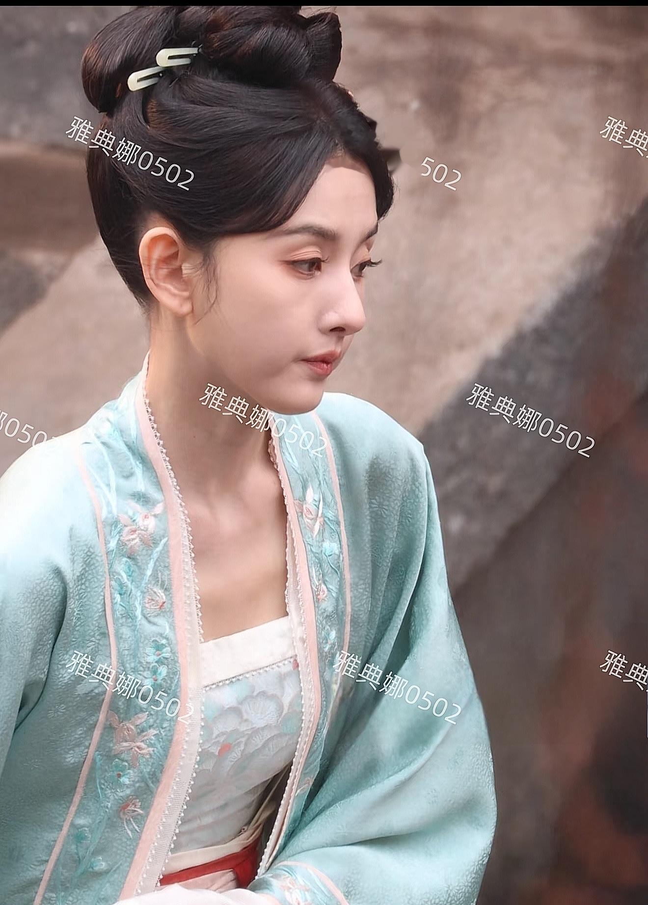 宋祖儿不能再瘦了，才20多岁就眼睛凹陷皱纹明显古装扮相老了10岁