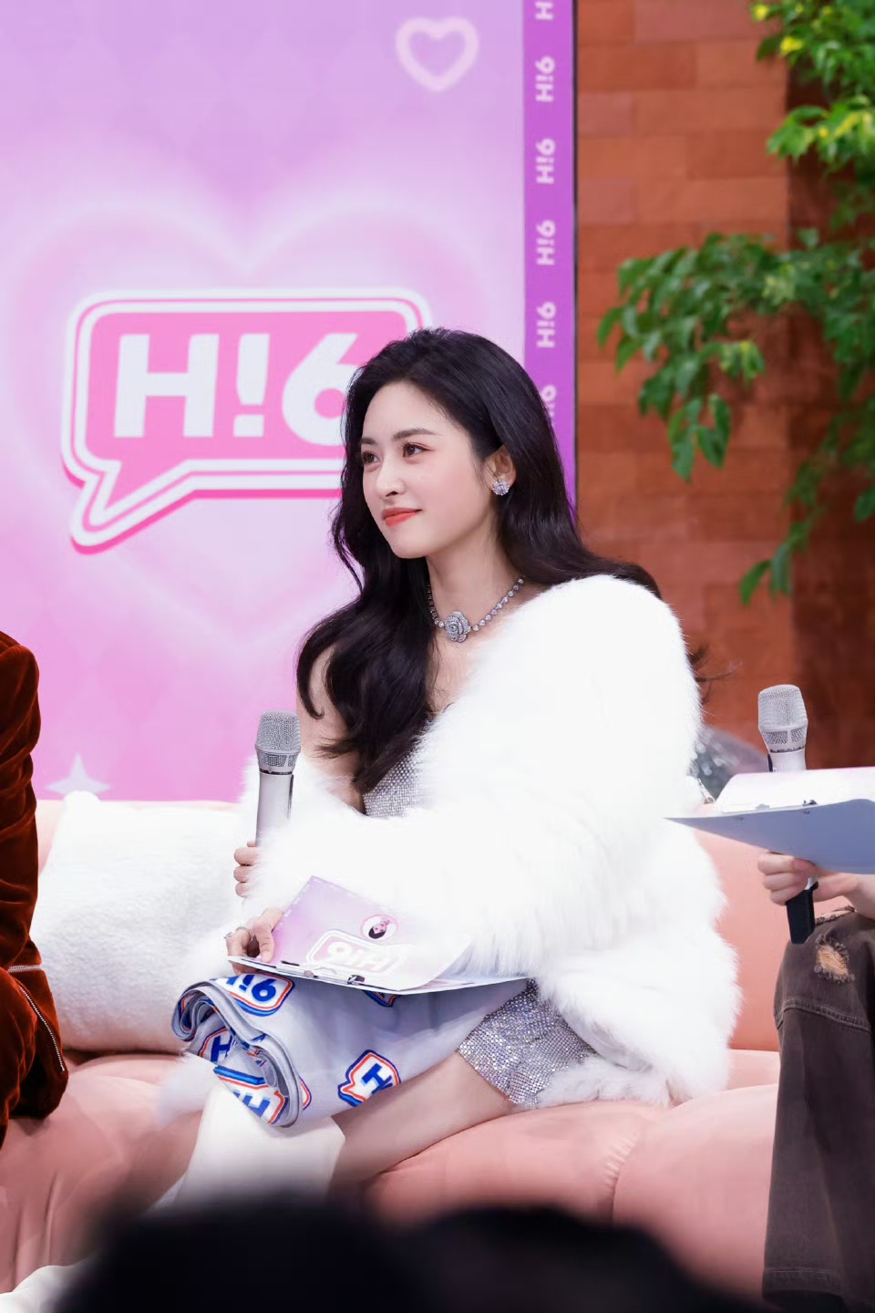 沈月舞台上美的发光，贵气与甜美融合真迷人