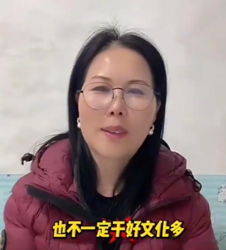 小杨阿姨被踢出局？直播叫板马筱梅:年轻人、学历高都没我好用！