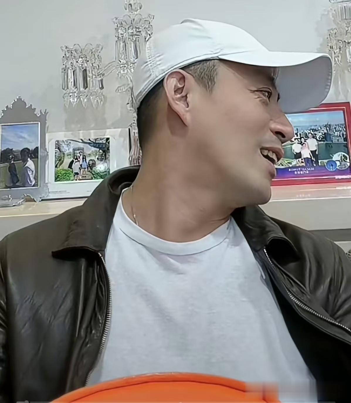 小菲开播，意外透露和筱梅孩子的名字！网友直呼，小菲好爱他！