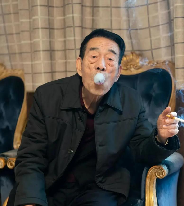 每天2包烟，顿顿8两白酒，70岁李琦跟去世前杨少华状态如出一辙