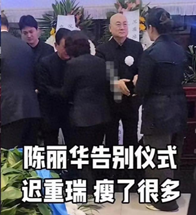 遁入空门？迟重瑞寺庙诵经，送妻后被曝皈依，百亿遗产说扔就扔