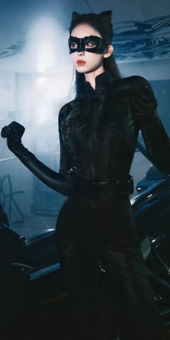 古力娜扎穿搭壁纸，酷感十足